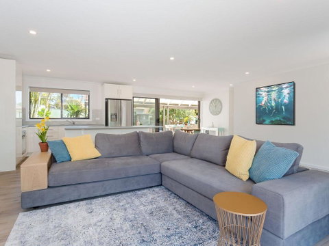Bay Dream Believer', 16 Verona Road - Pet Friendly, Boat Parking & WIFI - Accommodation 4U 1