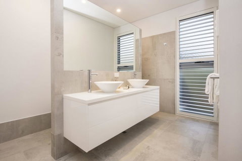 Bay View Retreat - Stunning Ocean Views And 300 Metres To Beach - Accommodation 4U 2
