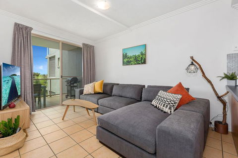 BEACH BLISS LUXURIOUS APARTMENT With POOL - Accommodation 4U 3