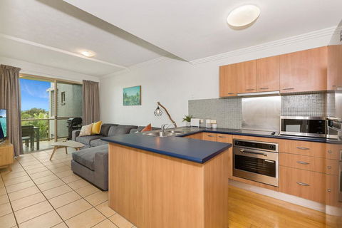 BEACH BLISS LUXURIOUS APARTMENT With POOL - Accommodation 4U 1