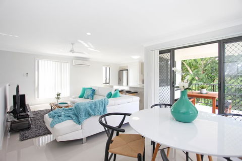 Beach Breeze Holiday House - Accommodation 4U 3
