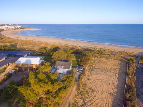 Beach Cottage In The Heart Of Mandurah - Accommodation 4U 1