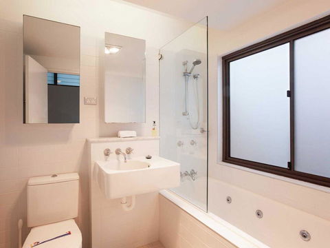 Beach House 7' 26 One Mile Close - Air Conditioned, Wifi, Foxtel, Linen - Accommodation 4U 1