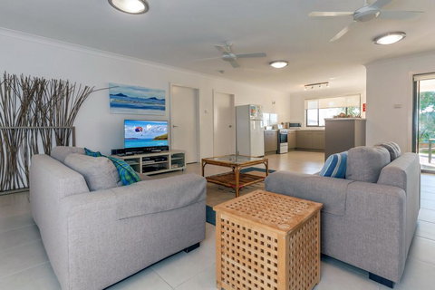 Beach House, Pacific Road, 1/20 - Accommodation 4U 1