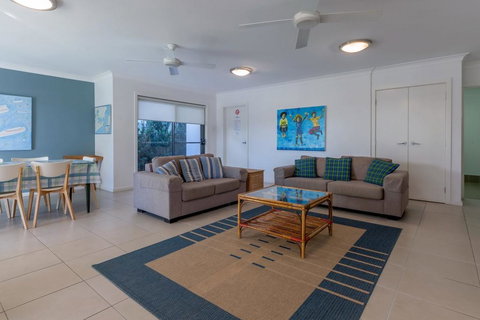 Beach House, Pacific Road, 1/20 - Accommodation 4U 3