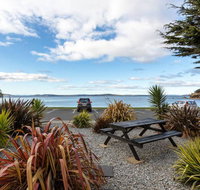 Beachfront Apartment Blackmans Bay - Accommodation 4U