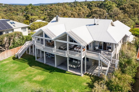 Beachfront On Eagle Bay - Accommodation 4U 1
