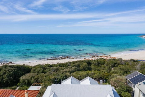 Beachfront On Eagle Bay - Accommodation 4U 0