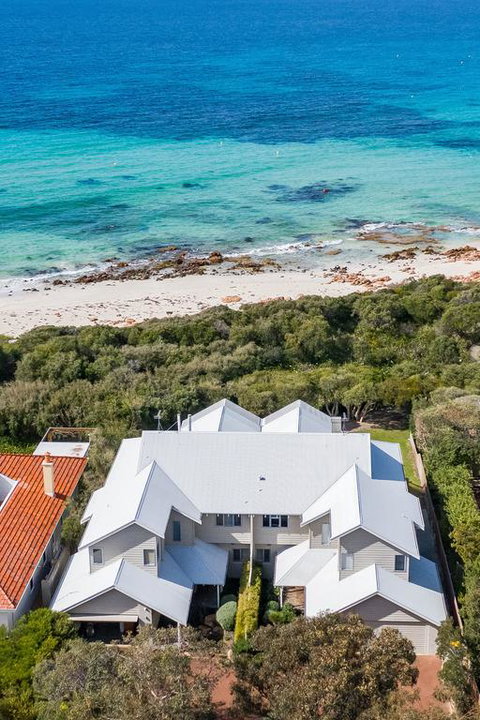 Beachfront On Eagle Bay - Accommodation 4U 3