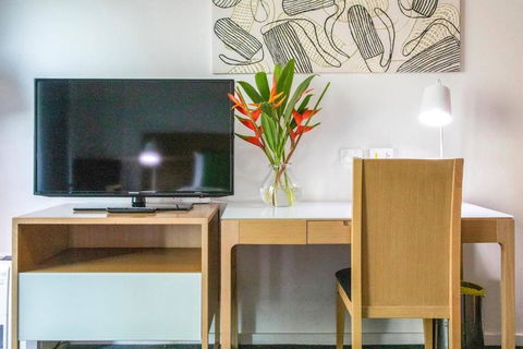 Resort-Style Sister Studios - Double Delight In The CBD - Accommodation 4U 1