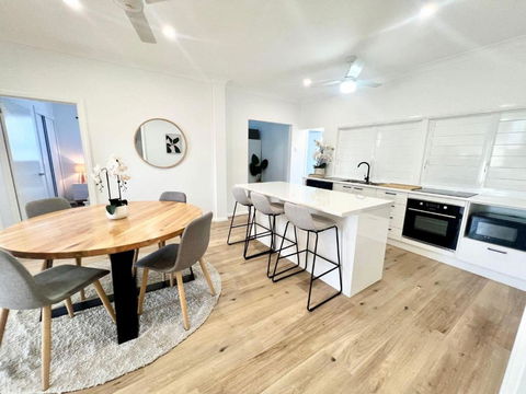 Renovated Queenslander - Upstairs 2km To Stadium - Accommodation 4U 0