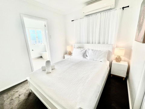 Renovated Queenslander - Upstairs 2km To Stadium - Accommodation 4U 2