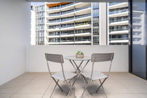 Restful Apt Near ANZAC Park West - Accommodation 4U 2