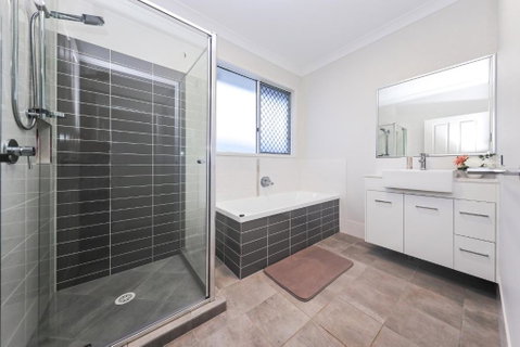 Redcliffe - Accommodation 4U 2