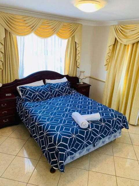 Redcliffe Villa - Accommodation 4U 1
