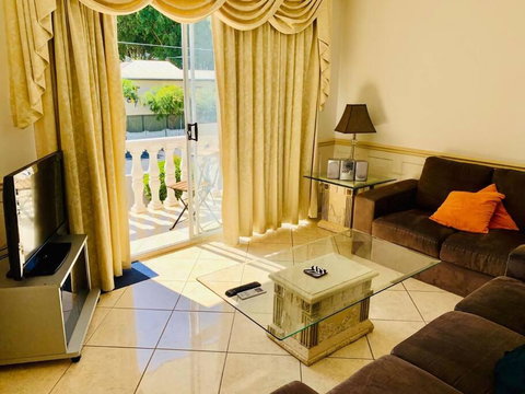 Redcliffe Villa - Accommodation 4U 3