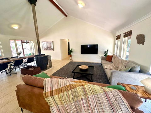 Redtail House - Carlotta - Accommodation 4U 0