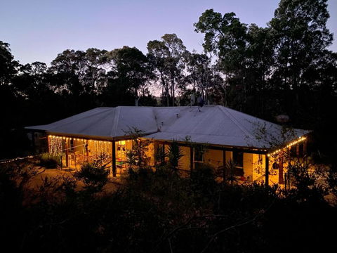 Redtail House - Carlotta - Accommodation 4U 2