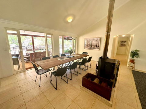 Redtail House - Carlotta - Accommodation 4U 1