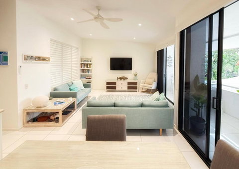 Reef Luxury Apartment - Accommodation 4U 1