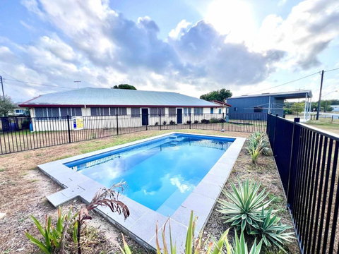 Reef Shack Beach Vibes Stroll To The Beach - Accommodation 4U 1