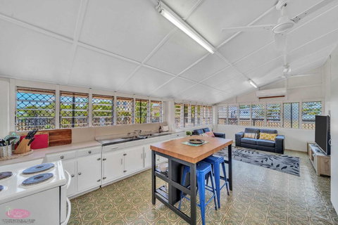 Reef Shack Beach Vibes Stroll To The Beach - Accommodation 4U 2