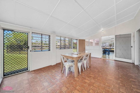 Reef Shack Beach Vibes Stroll To The Beach - Accommodation 4U 3