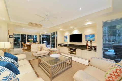 Reef Villa Port Douglas - Accommodation 4U 3