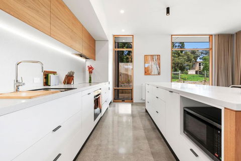 REFRESH At Lonnie - Accommodation 4U 3