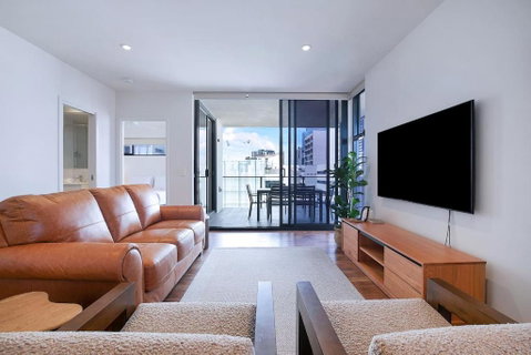 Regatta Hideaway - A Breezy Balcony Residence - Accommodation 4U 0