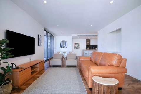 Regatta Hideaway - A Breezy Balcony Residence - Accommodation 4U 3