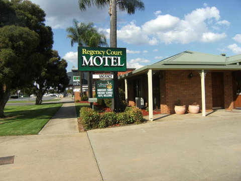 Regency Court Motel - Accommodation 4U 0