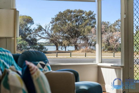 Relax At Dawesville Estuary - Accommodation 4U 1