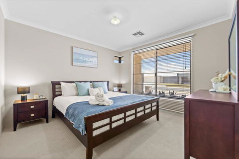 Relax By The Sea Modern Beach Home - Accommodation 4U 3