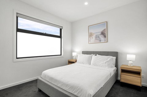 Relaxing Family Townhouse Near Melbournes CBD - Accommodation 4U 1