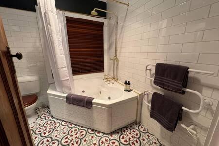 Renovated Cottage Near Cataract Gorge Launceston - Accommodation 4U 3