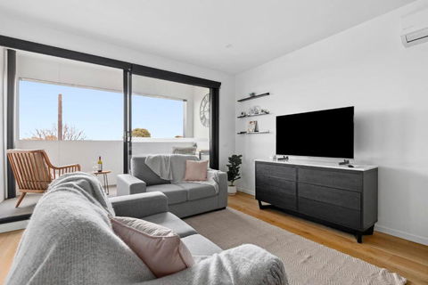 Retreat On Bellerine I 2BR Apartment I Geelong CBD - Accommodation 4U 0
