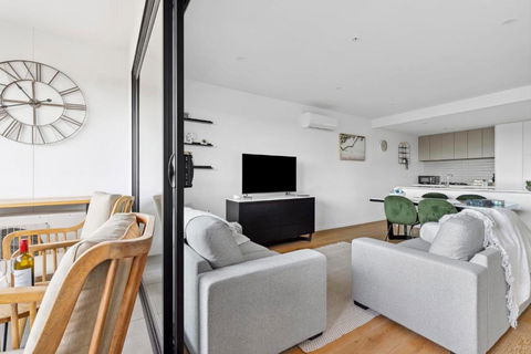 Retreat On Bellerine I 2BR Apartment I Geelong CBD - Accommodation 4U 1