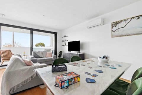 Retreat On Bellerine I 2BR Apartment I Geelong CBD - Accommodation 4U 3