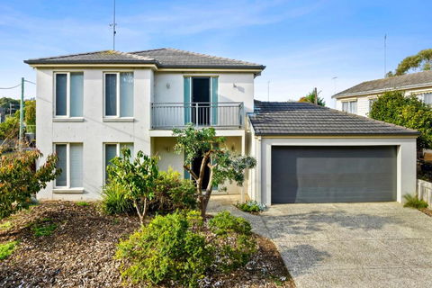 Retreat On Gairloch I Geelong River Hideaway - Accommodation 4U 0