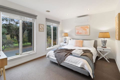 Retreat On Gairloch I Geelong River Hideaway - Accommodation 4U 3