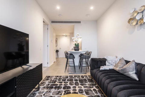 Ritzy Apartment In Iconic Australia 108 With Views - Accommodation 4U 2