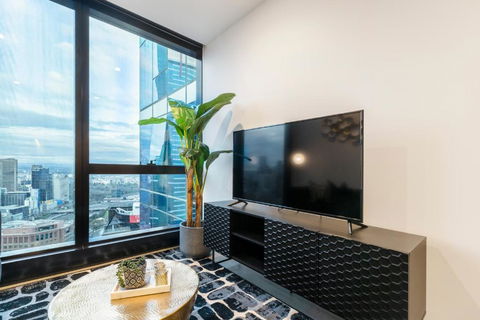 Ritzy Apartment In Iconic Australia 108 With Views - Accommodation 4U 3