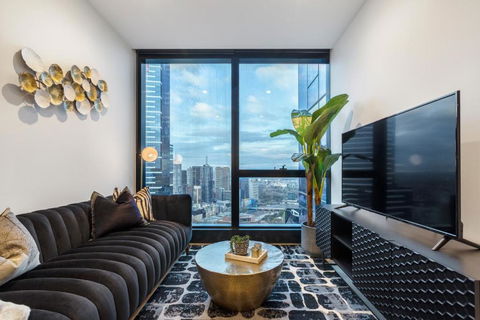 Ritzy Apartment In Iconic Australia 108 With Views - Accommodation 4U 1