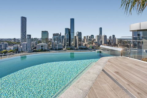 River-View Unit With Rooftop Pool Near Museums - Accommodation 4U 0