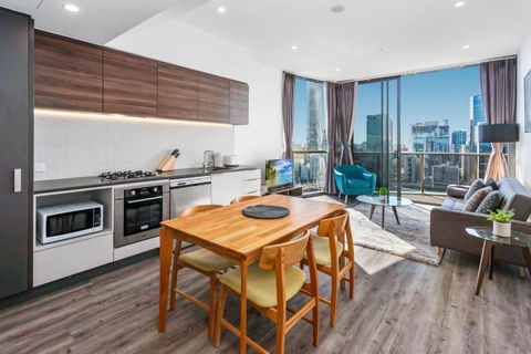 River-View Unit With Rooftop Pool Near Museums - Accommodation 4U 1