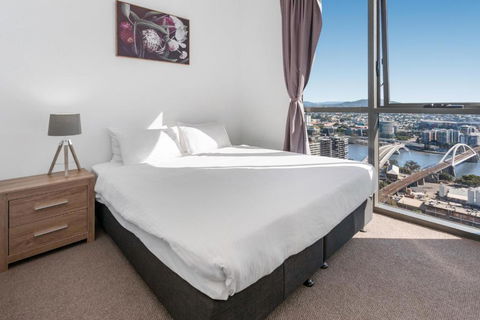 River-View Unit With Rooftop Pool Near Museums - Accommodation 4U 3