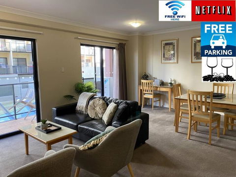 RIVERSIDE CITY VIEW PARKING NETFLIX WIFI WINE FREE - Accommodation 4U 0