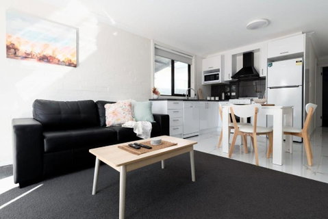 Riverside Gem With Parking And WiFi - Accommodation 4U 0