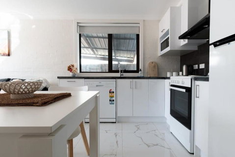 Riverside Gem With Parking And WiFi - Accommodation 4U 3